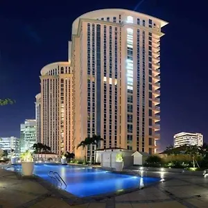  Apartment A2j Luxury 1br Balcony Near Venice Mall Bgc
