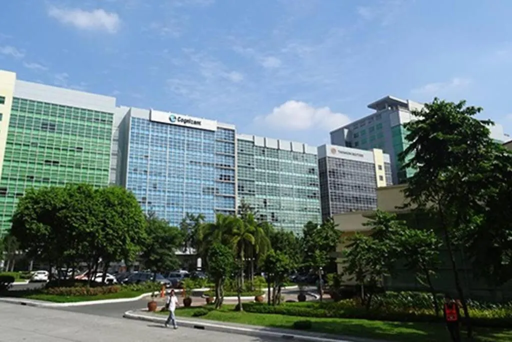 Venice Luxury Residence Linked To Venice Mall, Nr Naia Manila Philippines