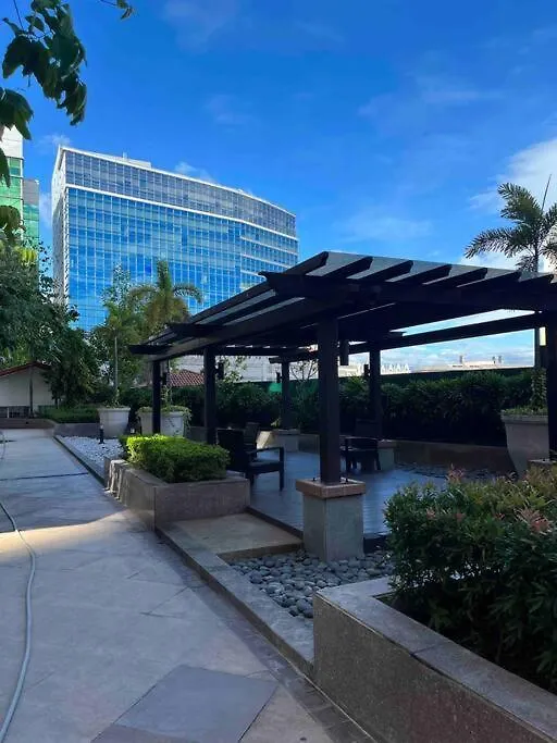 Venice Luxury Residence Linked To Venice Mall, Nr Naia Manila Apartment