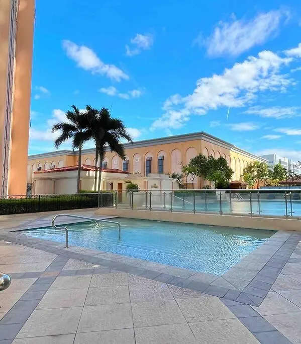 Venice Luxury Residence Linked To Venice Mall, Nr Naia Manila Apartment